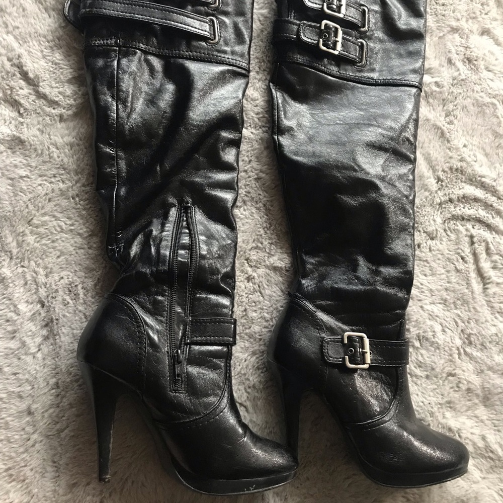 Apostrophe Heeled Women’s Boots